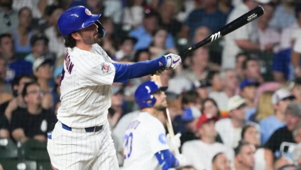 Dansby Swanson homenageia duas vezes, Cubs derrota Padres